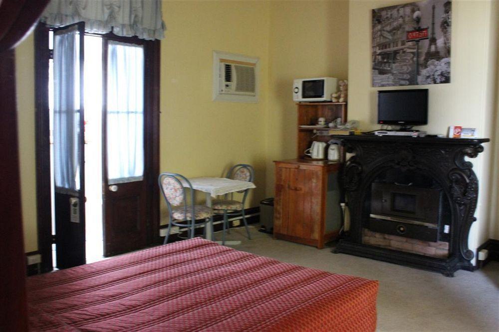 Warwick Settlers Inn Экстерьер фото