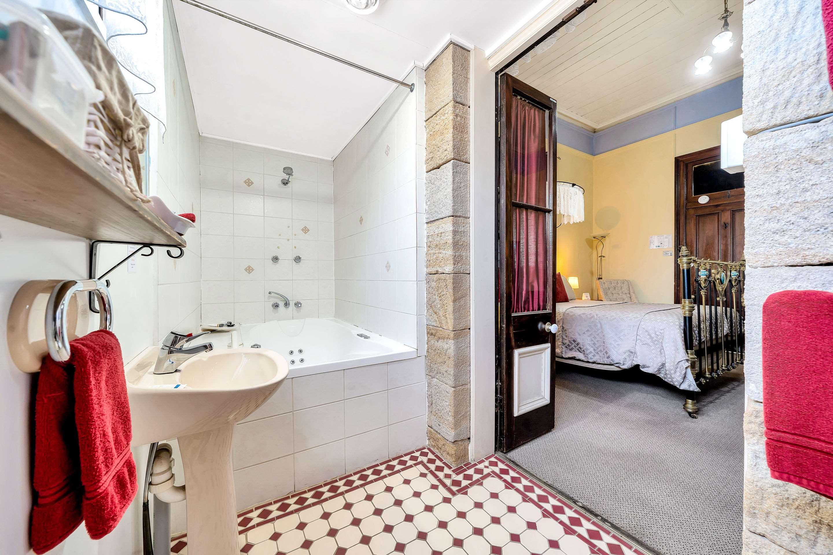 Warwick Settlers Inn Экстерьер фото