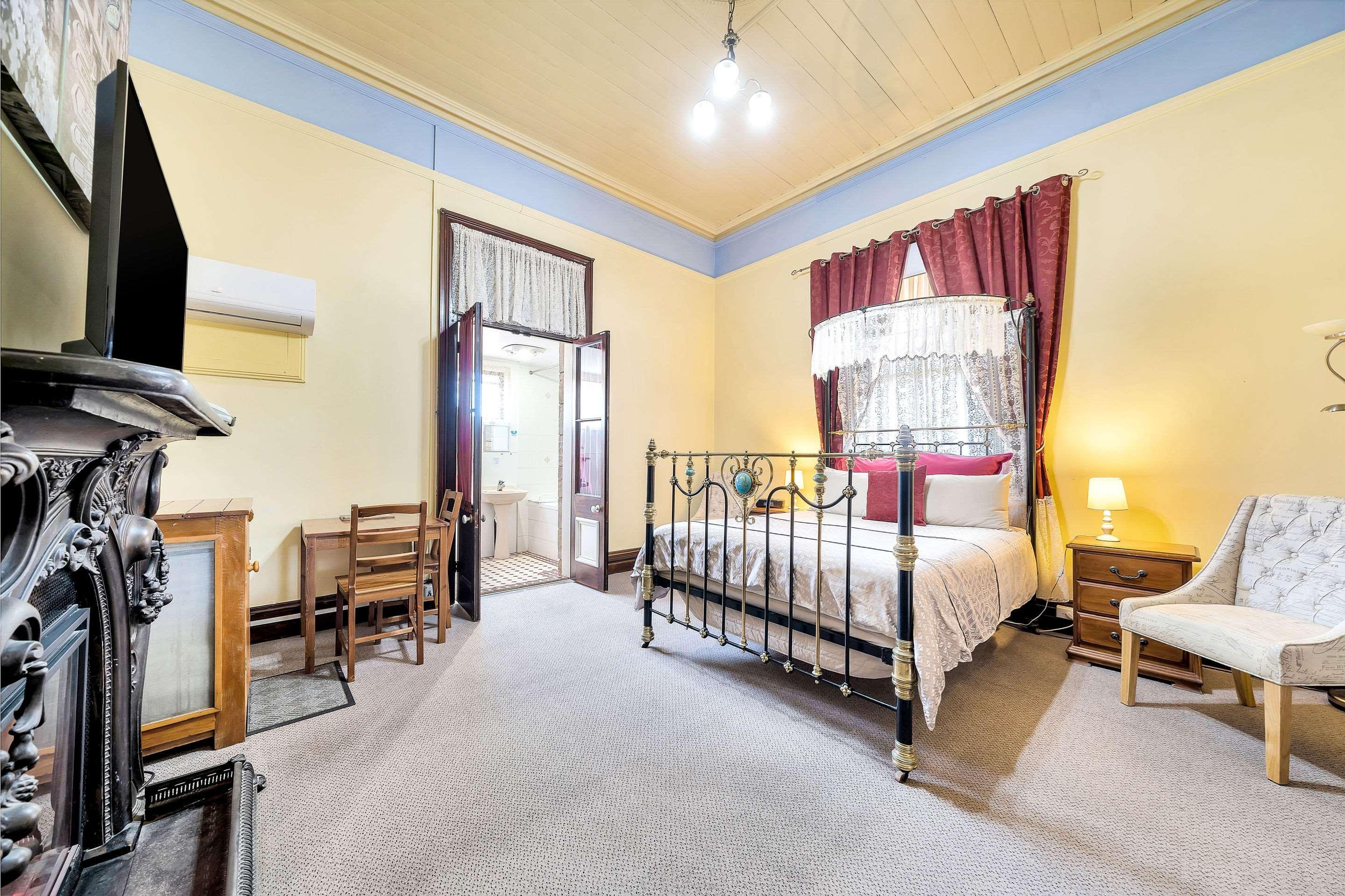 Warwick Settlers Inn Экстерьер фото