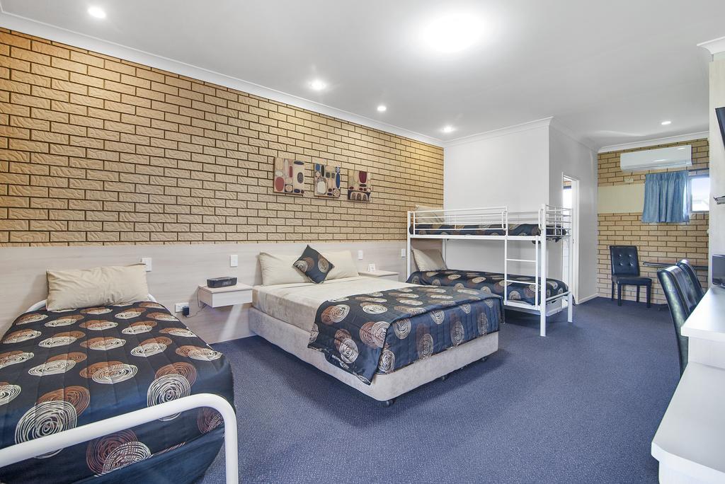Warwick Settlers Inn Экстерьер фото
