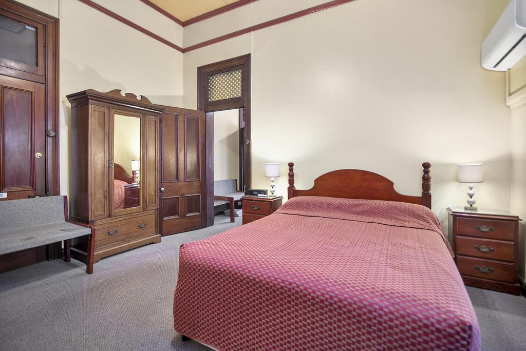 Warwick Settlers Inn Экстерьер фото
