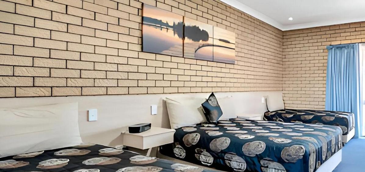 Warwick Settlers Inn Экстерьер фото